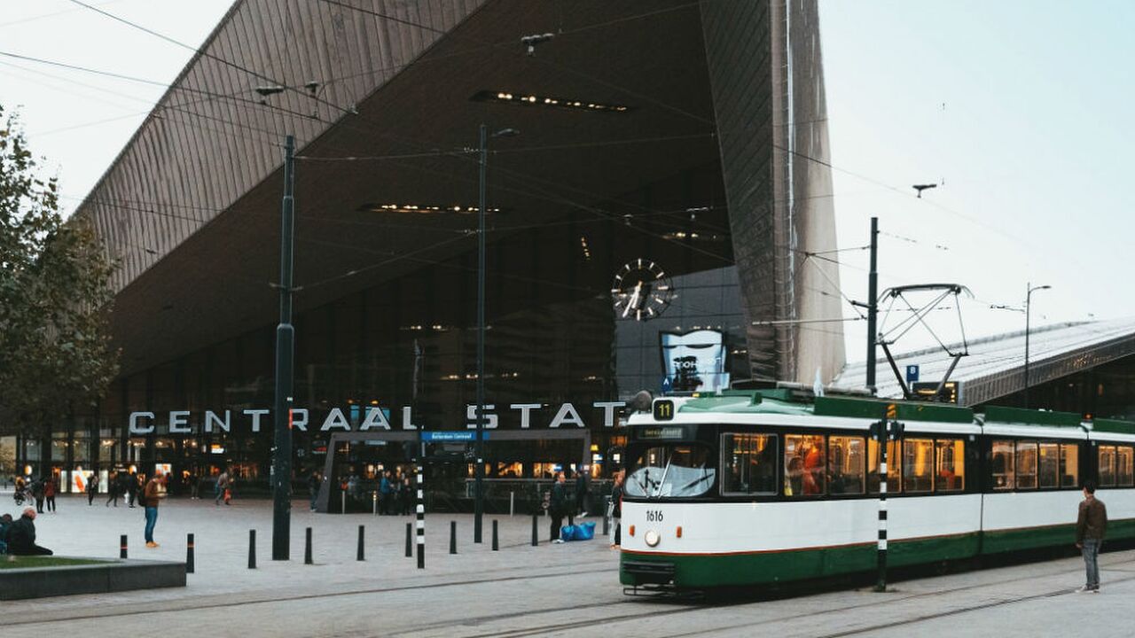 Illustratie voor: RotterTram: een culinaire reis in een authentiek rijdende tram