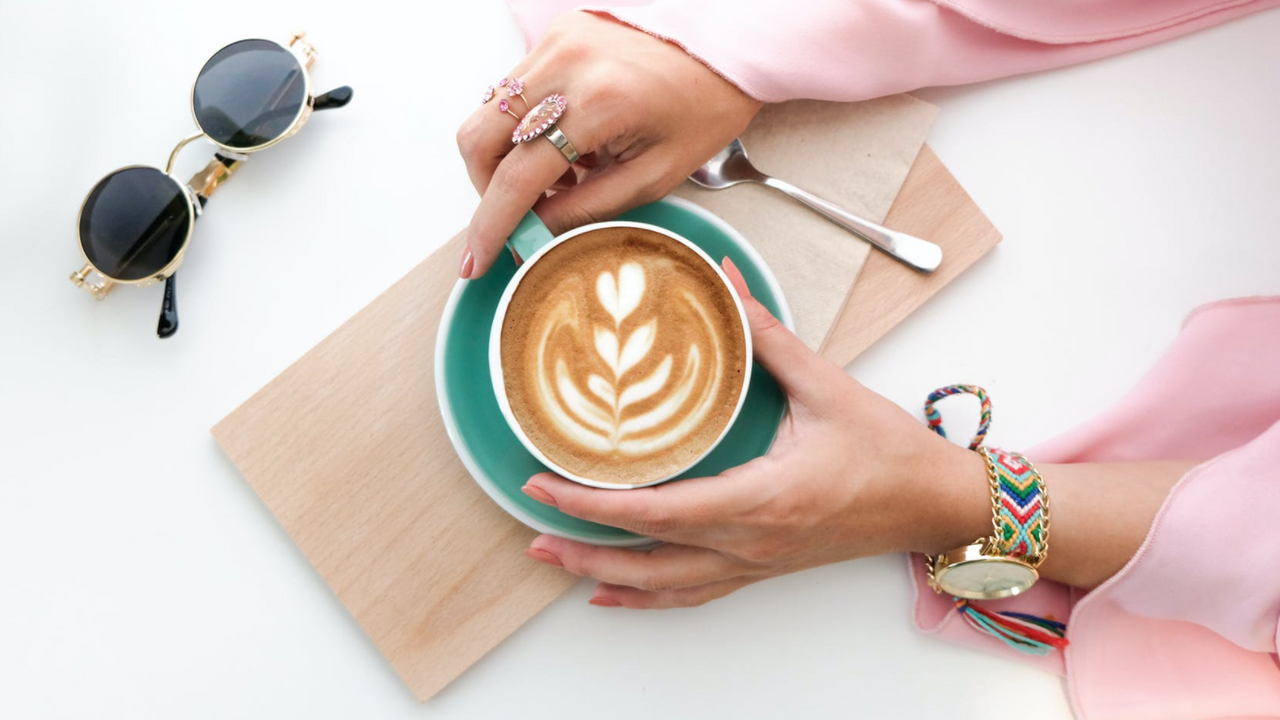 Illustratie voor: Ben jij een koffieliefhebber? Te veel koffie zou je boobies doen krimpen