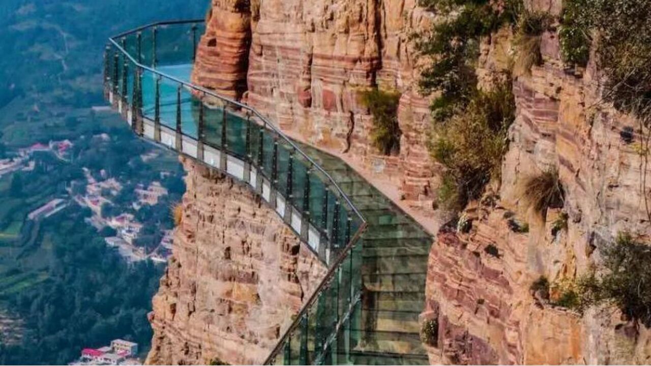 Illustratie voor: Adrenaline zoekers opgelet: drie glazen bruggen in China