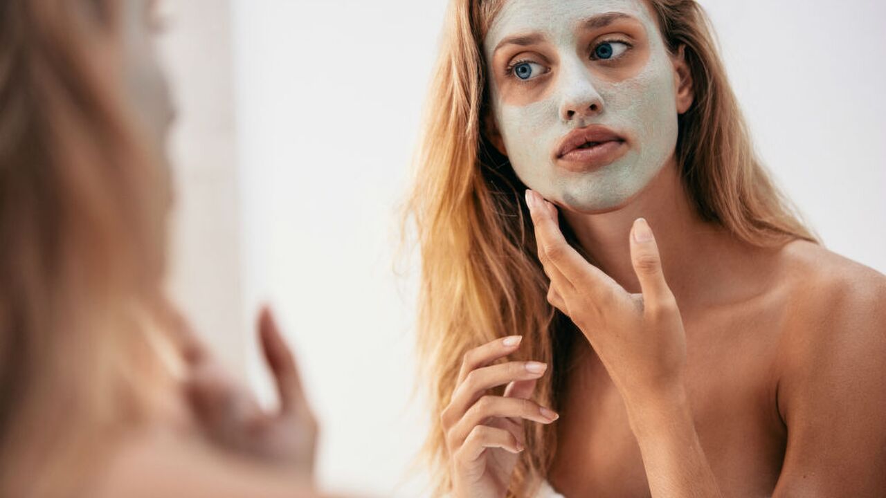 Illustratie voor: Geef je huid een oppepper met dit natuurlijke avocado gezichtsmasker