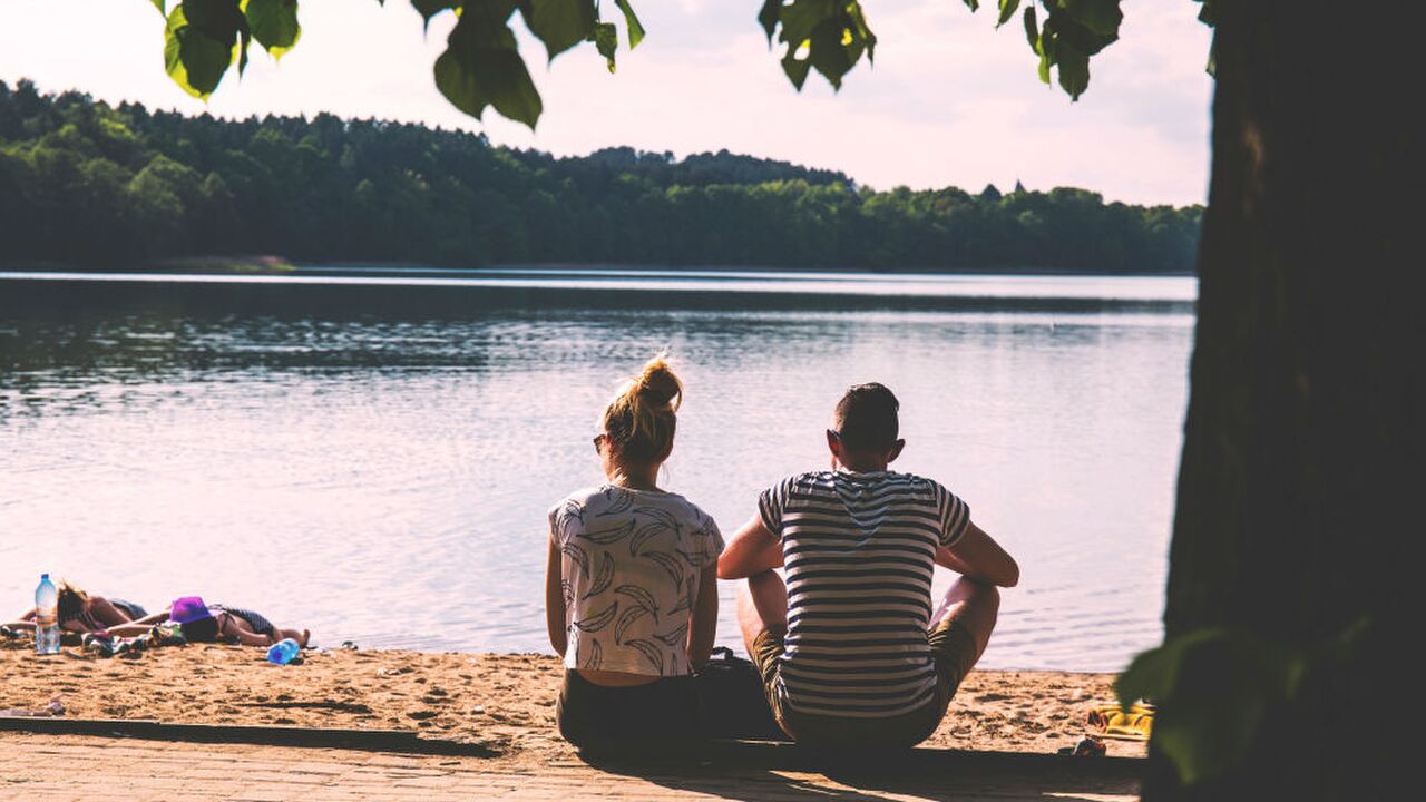 Illustratie voor: Zo ga je om met bindingsangst in een relatie