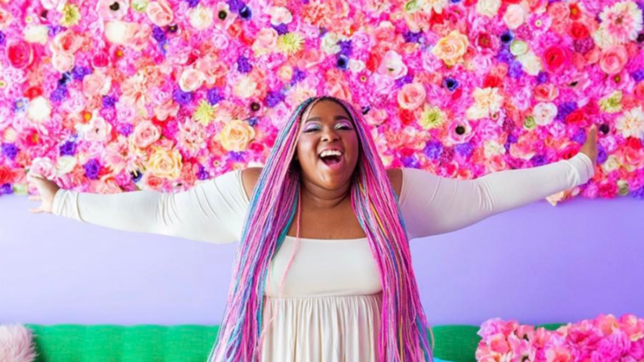 Illustratie voor: Dit wil je zien: deze vrouw woont in een geweldig regenbooghuis