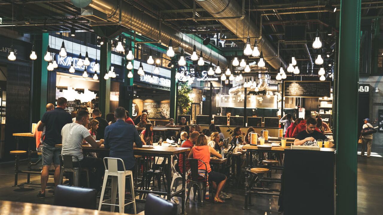 Illustratie voor: Dit zijn de gaafste food hallen van Europa
