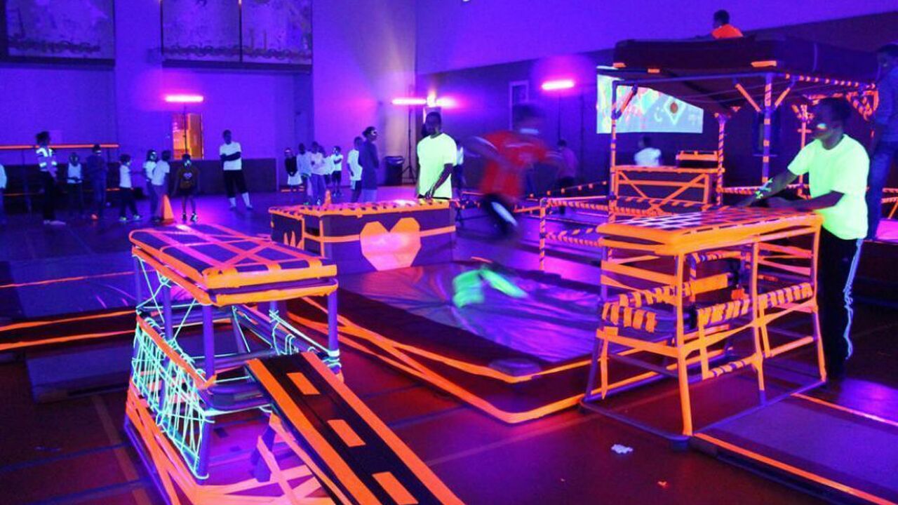 Illustratie voor: Glow in the dark apenkooien kan in Amsterdam