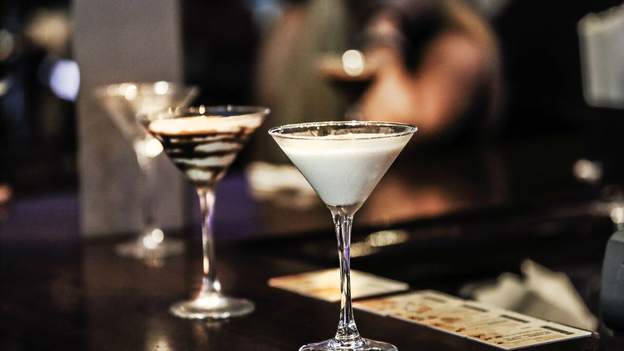 Illustratie voor: Van slaapdrankjes tot cocktails to-go: dit zijn de dranktrends van 2018/2019