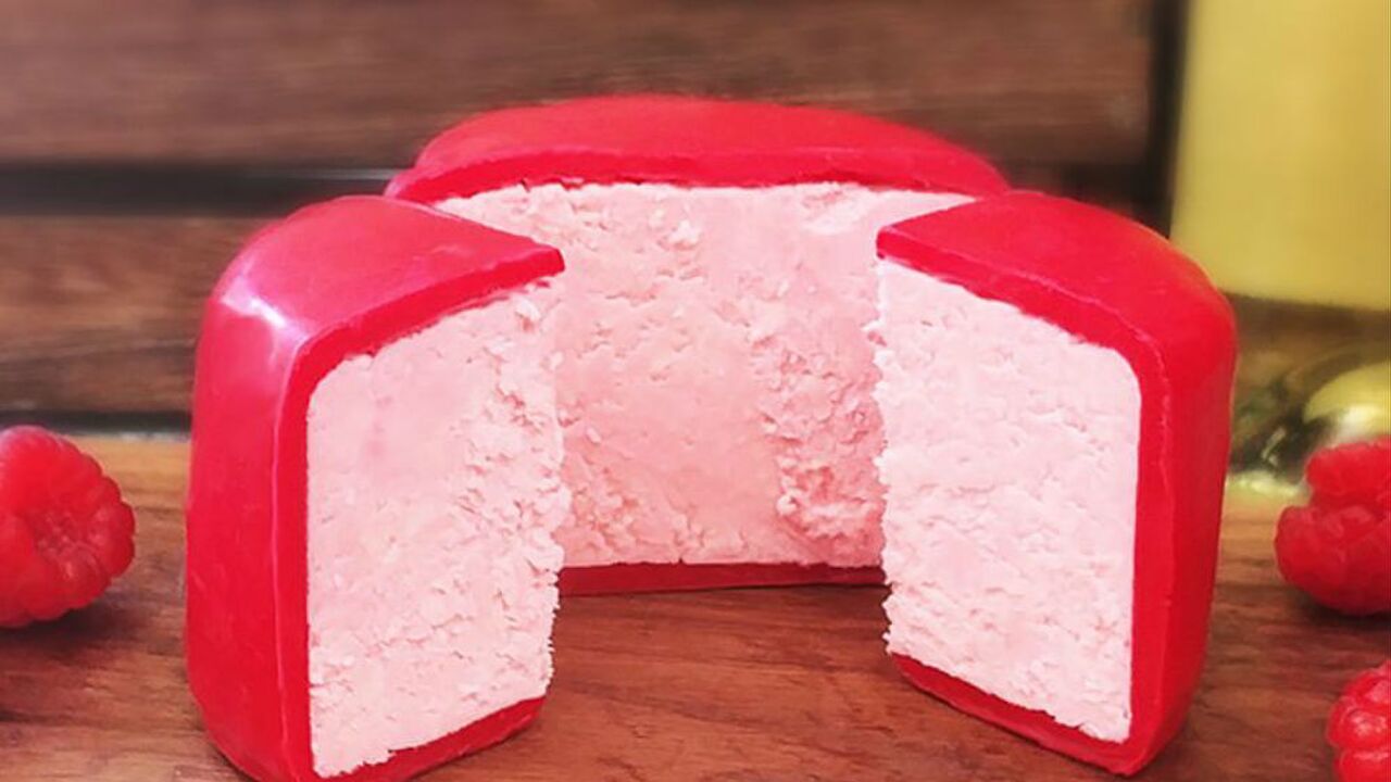 Illustratie voor: Deze roze kaas gevuld met prosecco wil je nu proeven