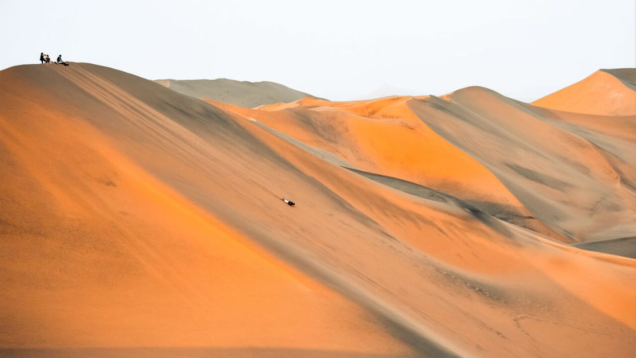 Illustratie voor: Bucketlist materiaal: sandboarden in Peru