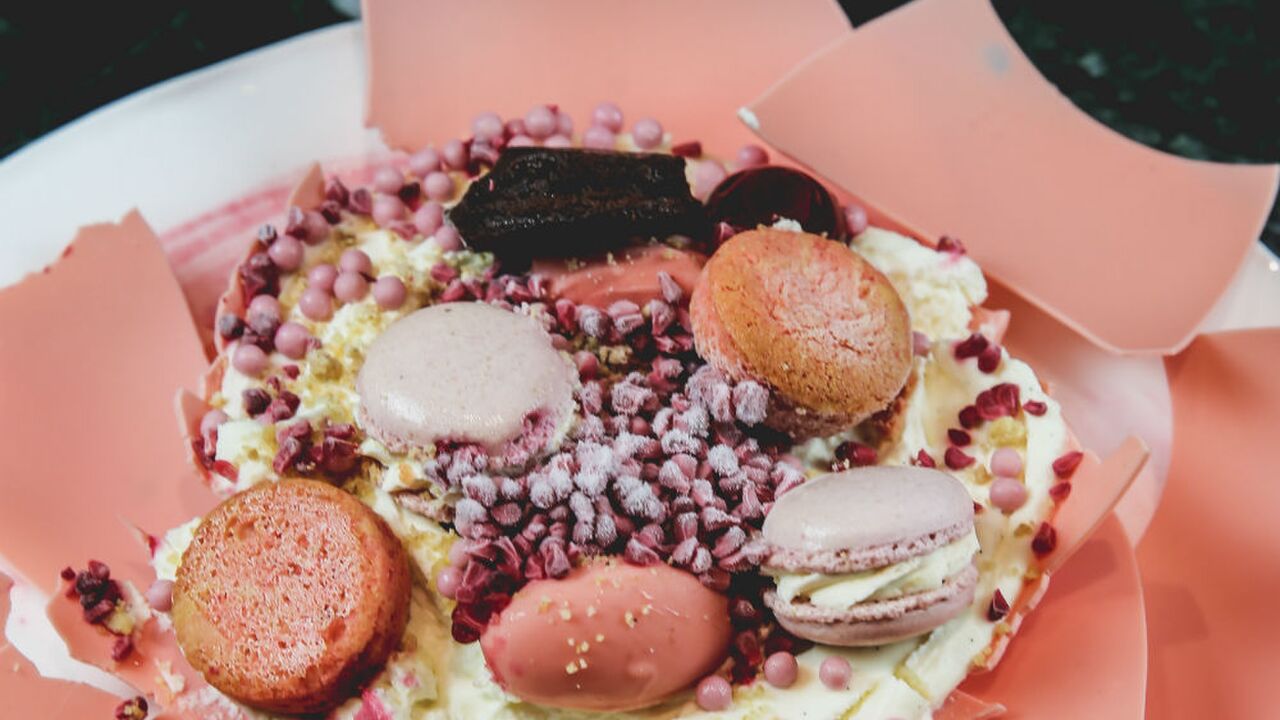 Illustratie voor: Valentijnswinnaar: deel deze roze chocoladebowl met je geliefde