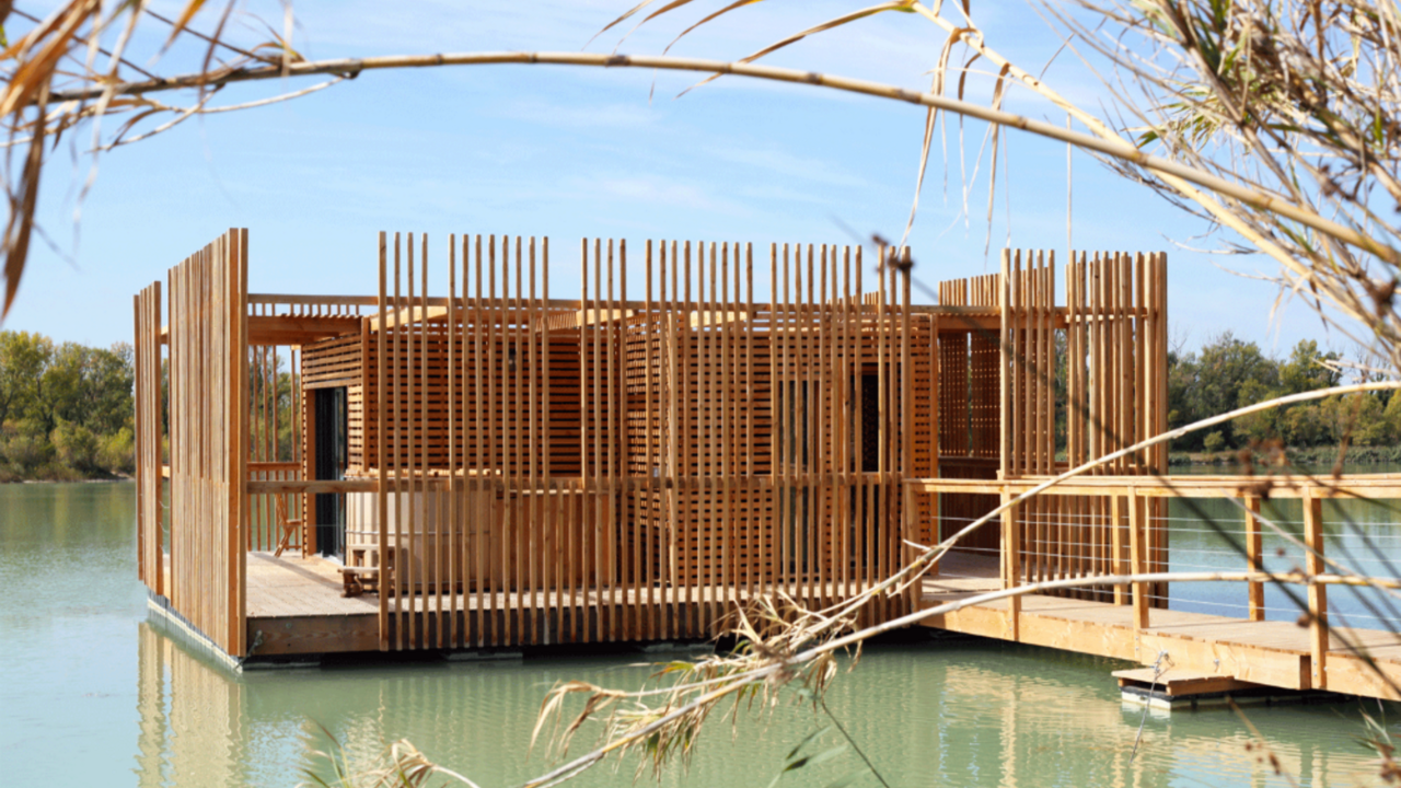 Illustratie voor: Dit drijvende eco-hotel in Frankrijk zorgt voor de ultieme ontspanning