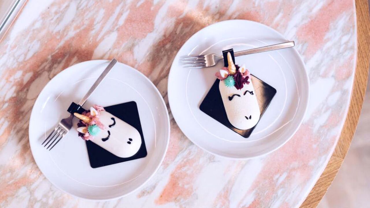 Illustratie voor: Deze volledig roze banketwinkel in Polen heeft het meest perfecte eten ooit