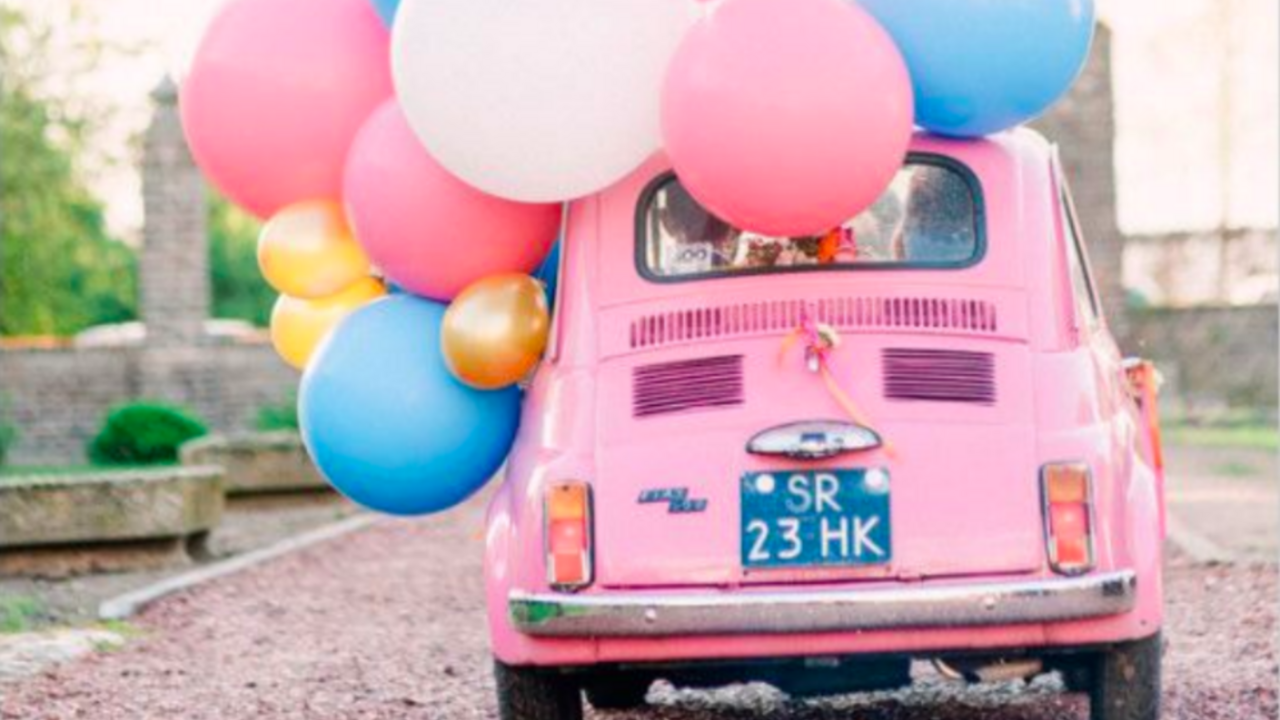 Illustratie voor: Deze knalroze oldtimer staat te koop