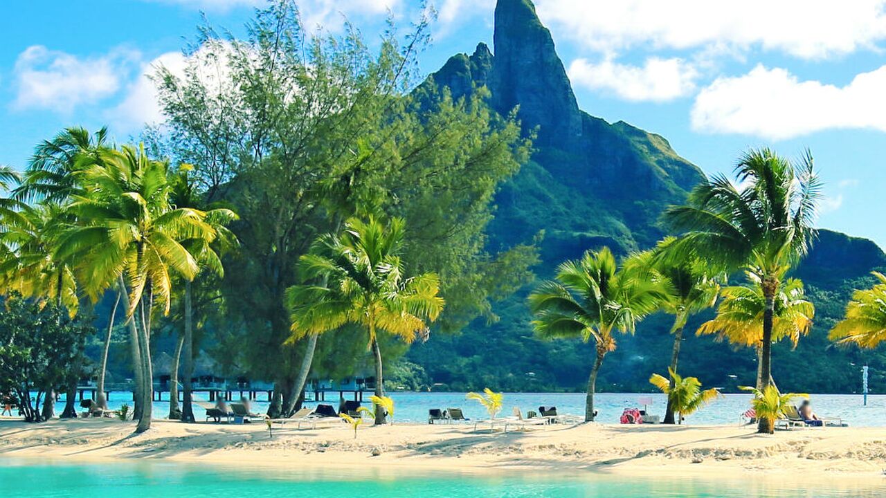 Illustratie voor: Tahiti: het land van de vulkanen, bountystranden en de prachtige natuur
