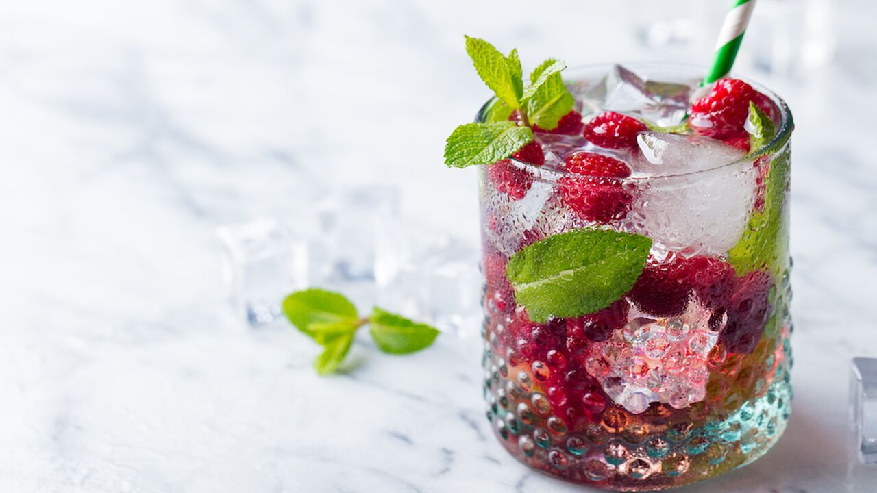 Illustratie voor: Heb jij last van hooikoorts? Gin-tonic is de oplossing