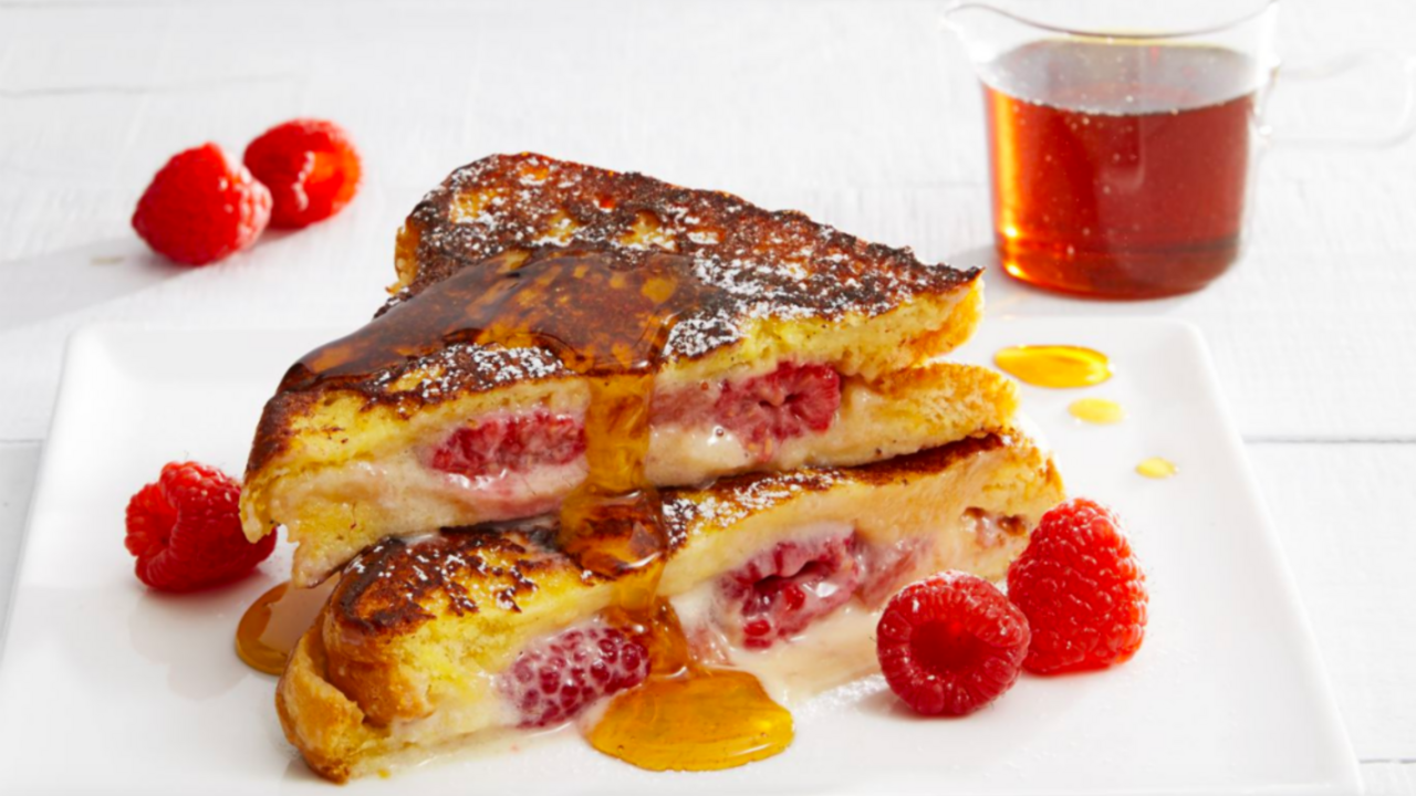 Illustratie voor: Recept: frambozen cheesecake wentelteefjes
