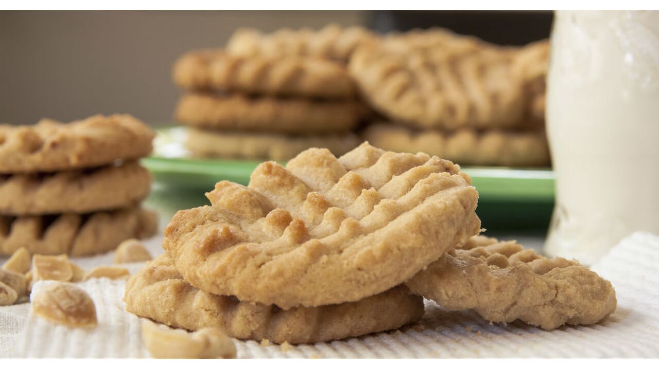 Illustratie voor: Verslaafd aan pindakaas? Dan zijn deze pindakaaskoekjes voor jou de hemel