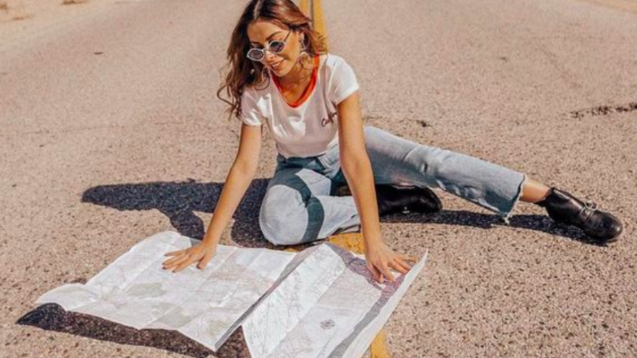 Illustratie voor: Dit is waarom jij en je vriendinnen nu met elkaar op roadtrip moeten
