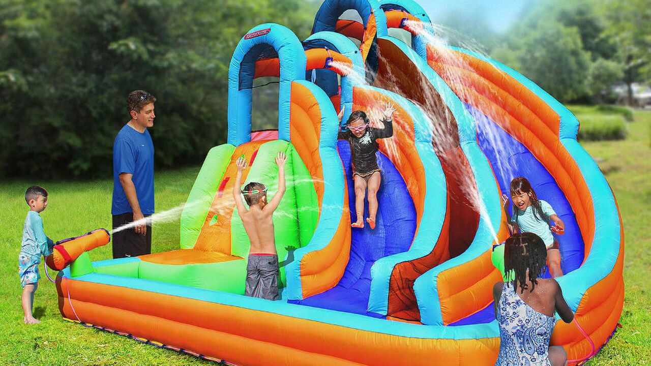 Illustratie voor: Met deze splash & slide haal je het kind weer in je naar boven