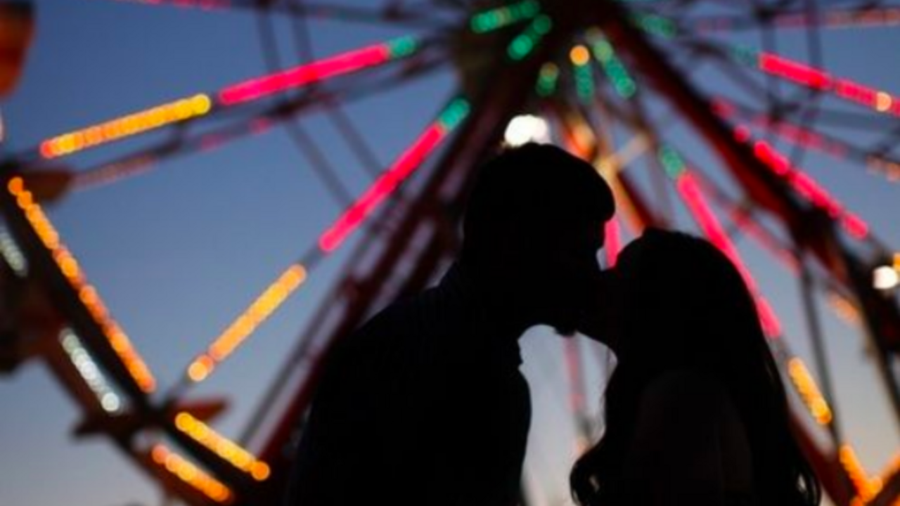 Illustratie voor: Opzoek naar je grote liefde? Ga naar een attractiepark