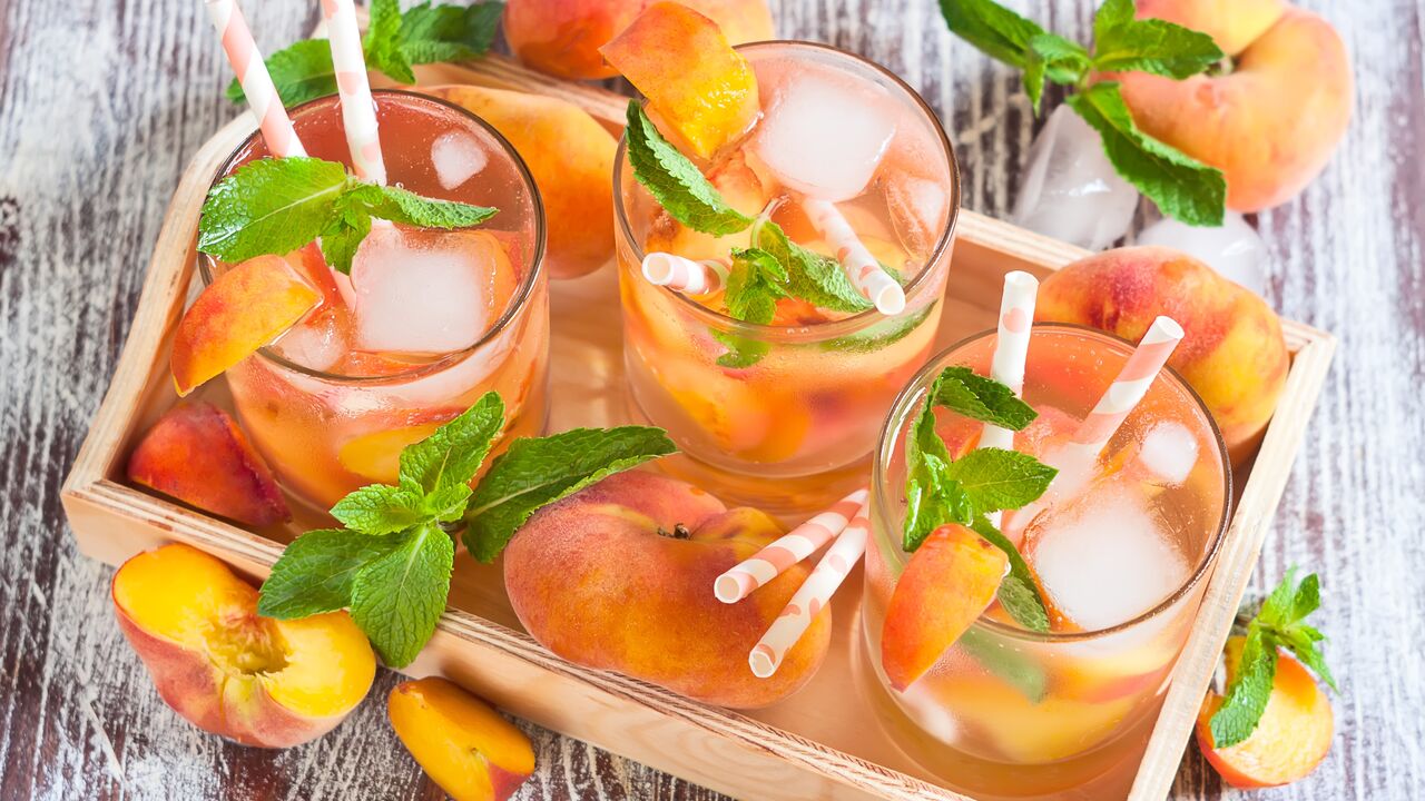 Illustratie voor: Sangria: de lekkerste recepten voor een perfect oud en nieuw drankje