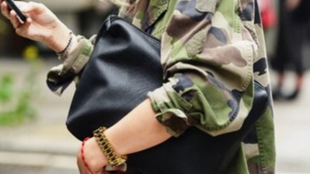 Illustratie voor: Zo draag jij… camo print
