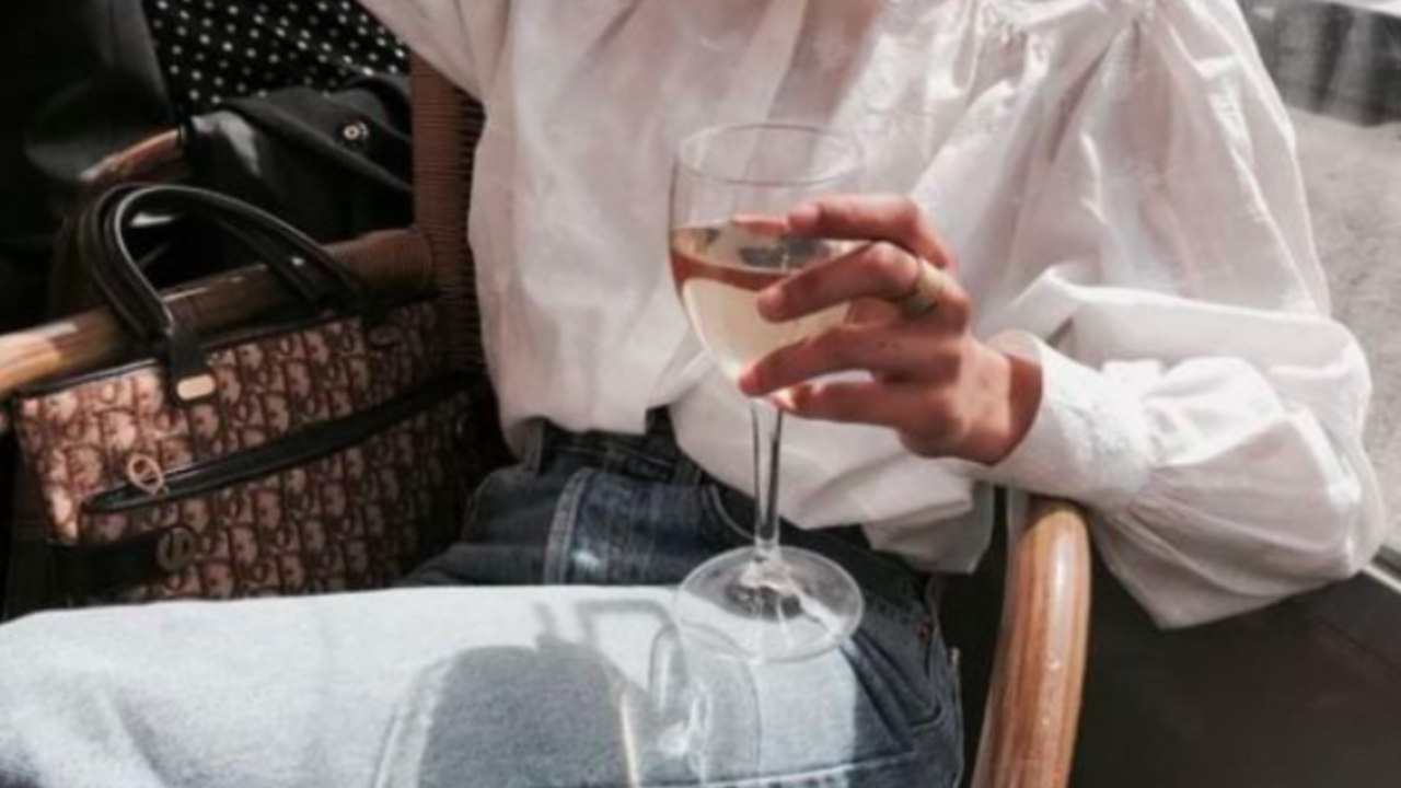 Illustratie voor: Waarom je minder alcohol moet drinken als je een date wilt scoren