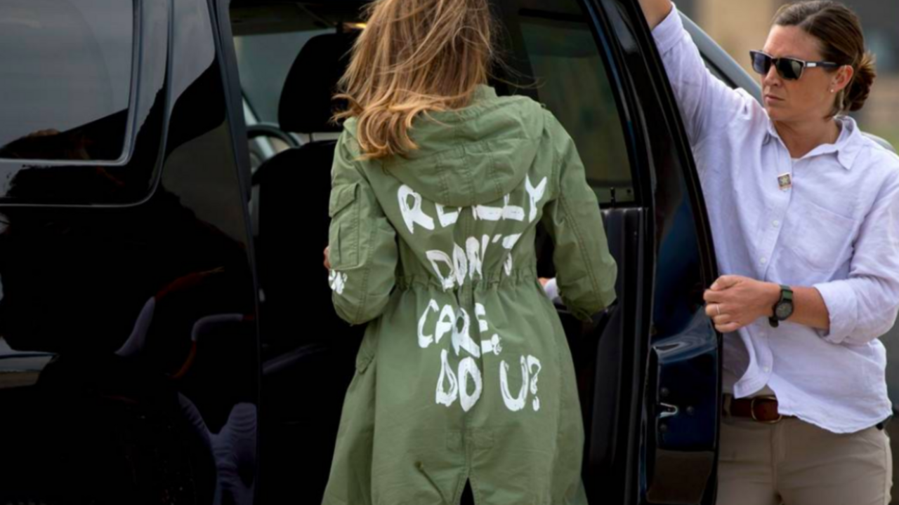Illustratie voor: Kledingmerk komt met tegenreactie op de belachelijke jas van Melania Trump