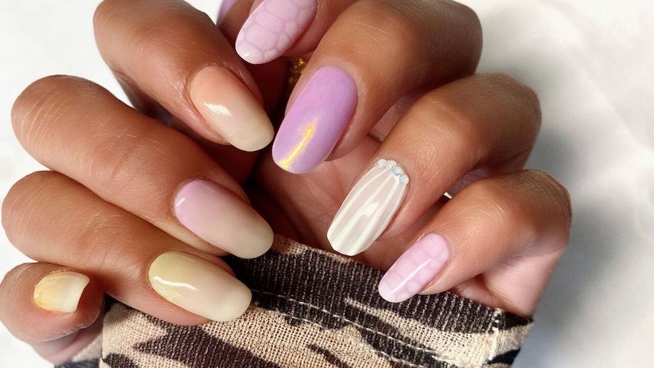 Illustratie voor: Handig: met deze nagellakkleuren lijk je bruiner