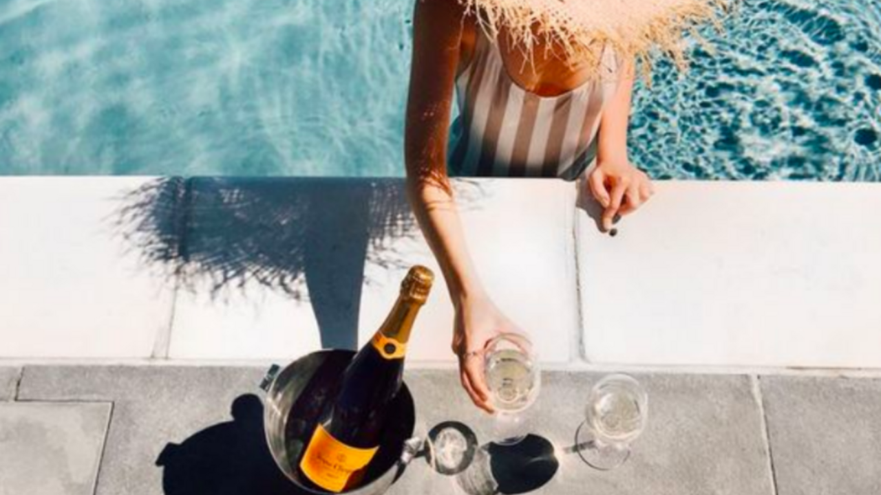 Illustratie voor: Hey champagne en wijn lovers: dit glas is speciaal voor jullie