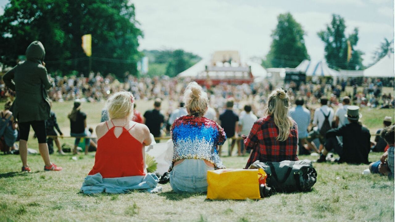 Illustratie voor: Science says: het bezoeken van festivals vermindert stress