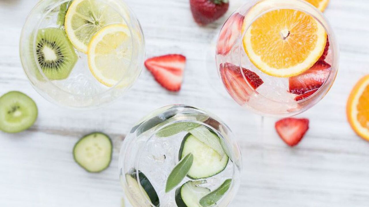 Illustratie voor: Science says: gin drinken maakt aantrekkelijker