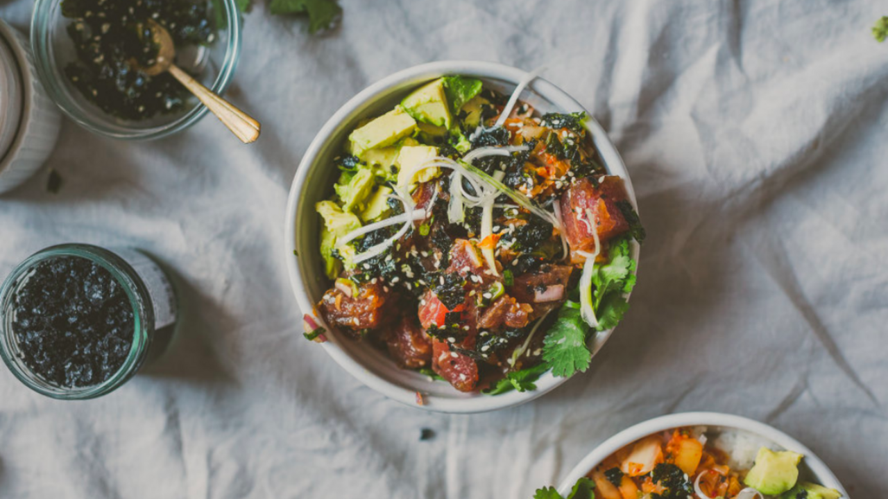 Illustratie voor: Lekkerste recept voor de zondagavond: kimchi poke bowl