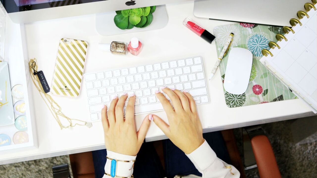 Illustratie voor: Dit is de leeftijd waarop jij je werk begint te haten