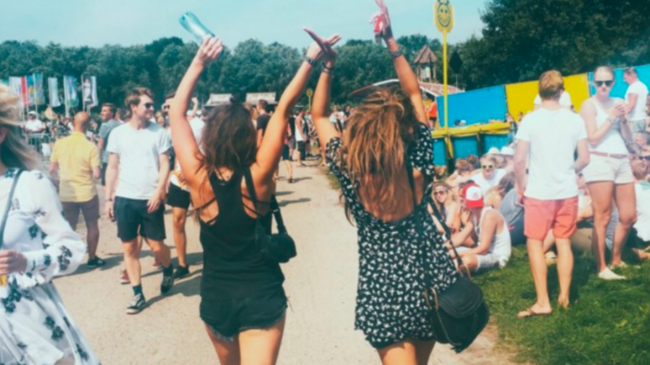 Illustratie voor: Ga je naar Lowlands? Dit zijn de plekken waar je wilt eten