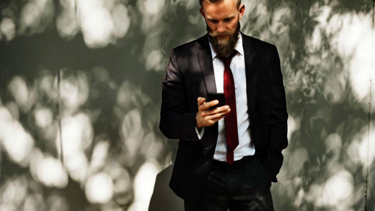 Illustratie voor: Alle ergernissen van mannen en hun Whatsapp-gedrag