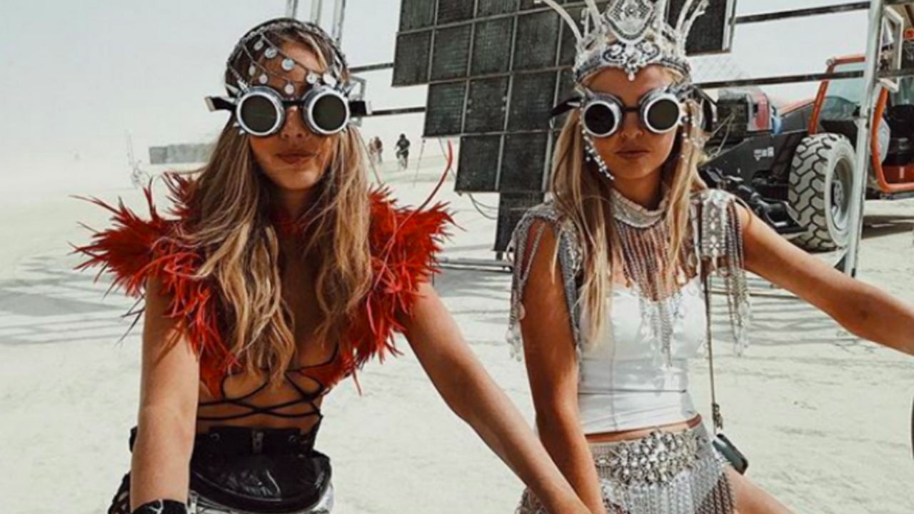 Illustratie voor: Burning Man: dit waren de 15 tofste looks in de woestijn