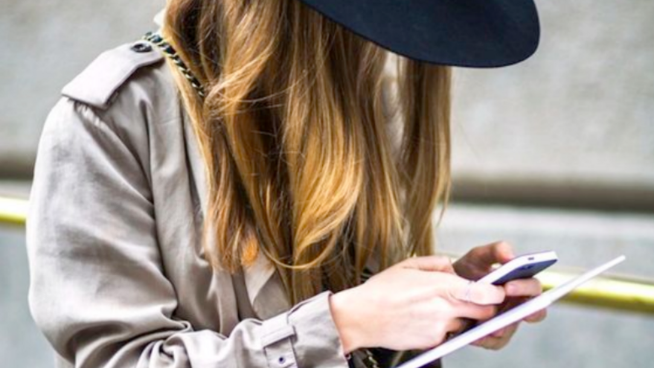 Illustratie voor: De dating app waarbij het lot van jouw liefdesleven in de handen van je vrienden ligt