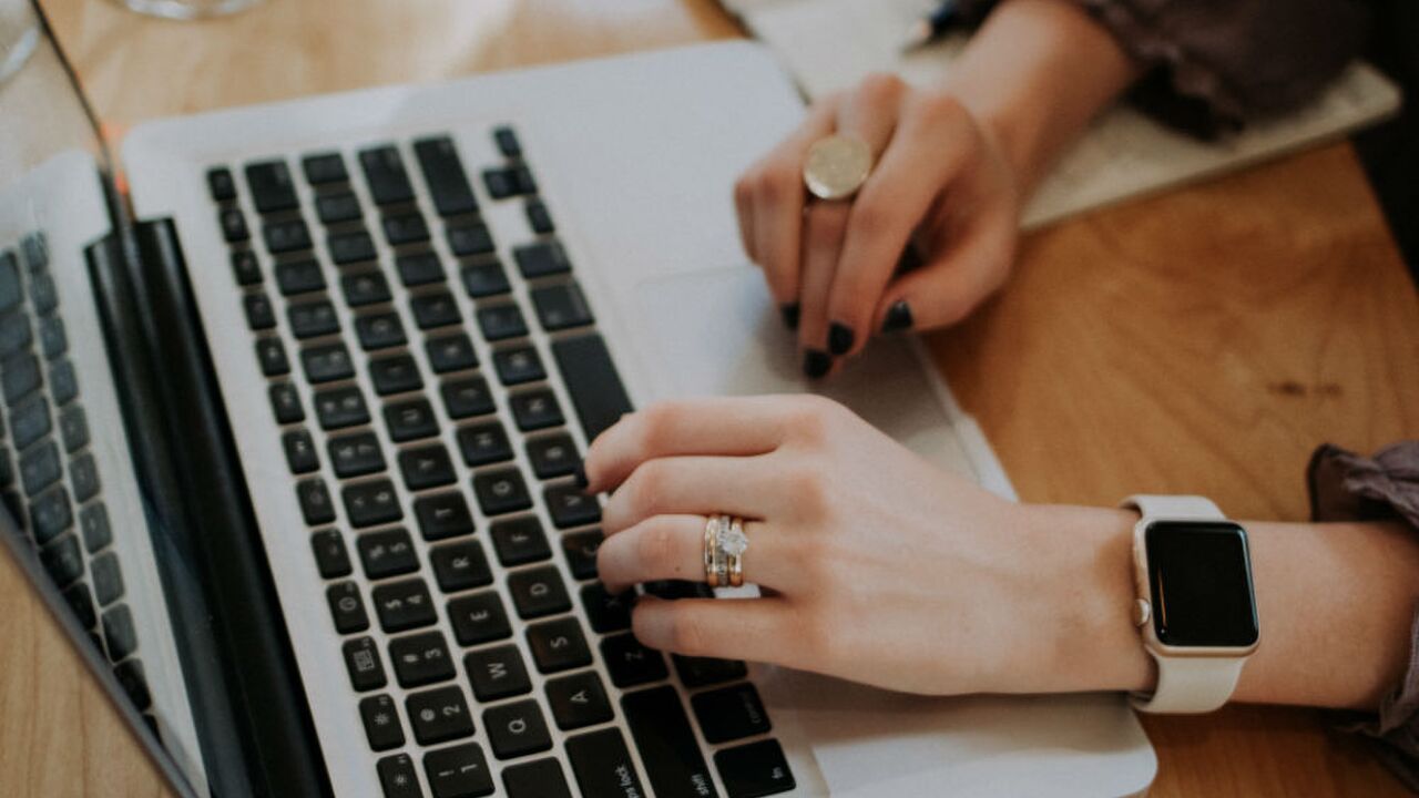 Illustratie voor: Alle woorden die je per direct uit je cv kan schrappen