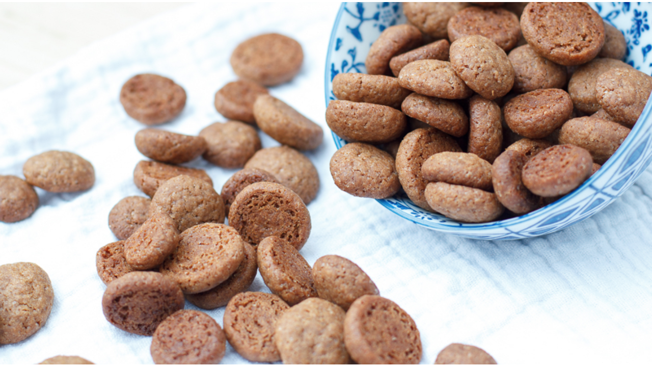 Illustratie voor: Sprintje trekken: bij deze winkel verkopen ze deze week chocolade kruidnootjesvlaai
