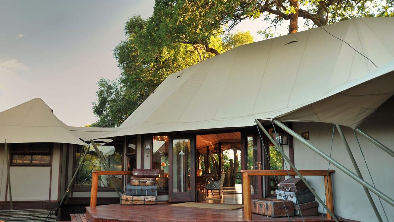 Illustratie voor: Bucketlist-material: slapen in een luxueuze tentsuite midden in het Krugerpark