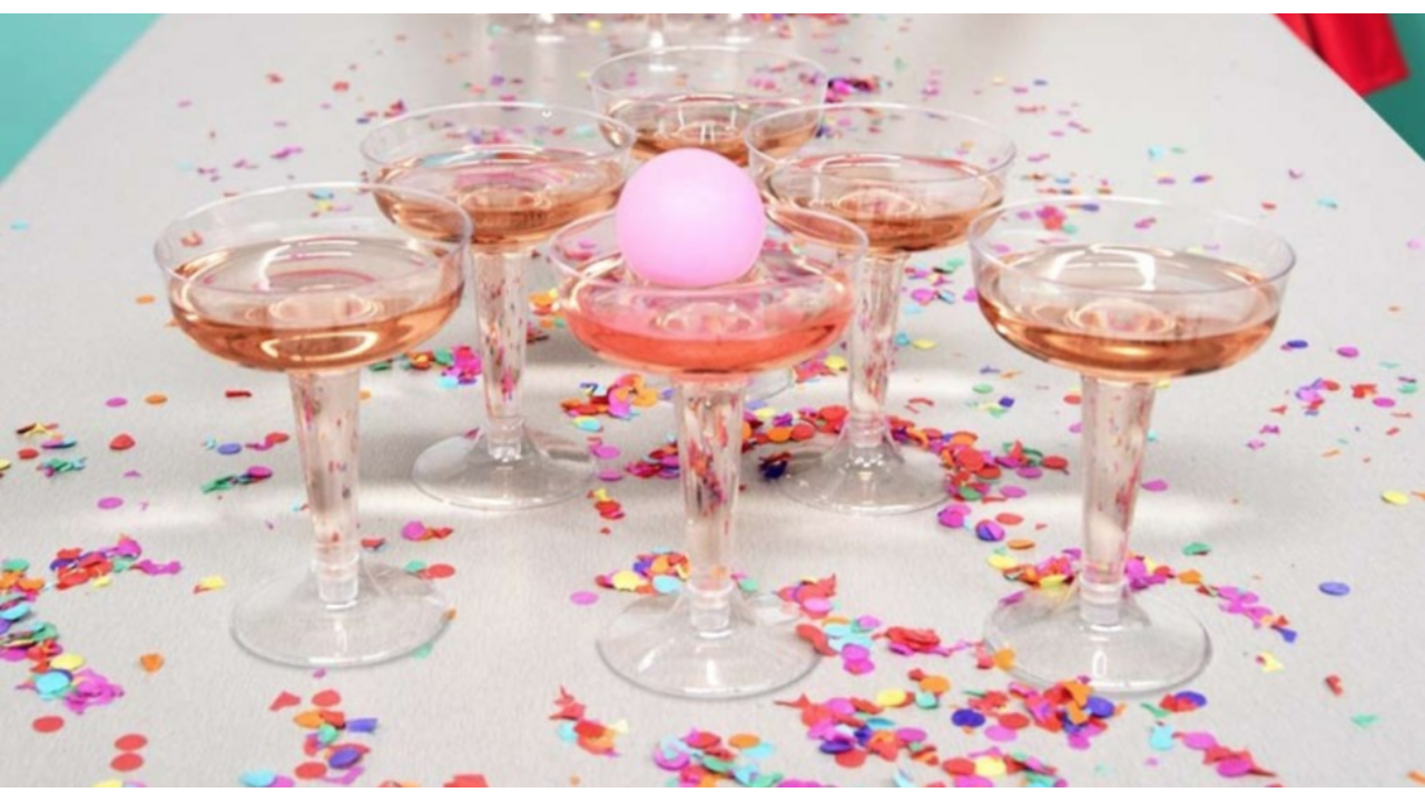 Illustratie voor: Het ultieme spel voor oud & nieuw: Prosecco Pong