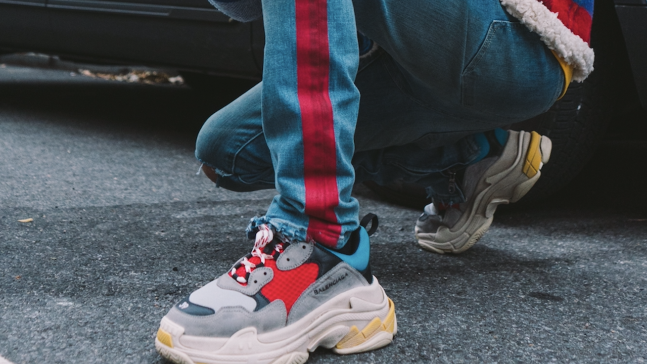 Illustratie voor: Zo draag jij… De triple S balenciaga’s