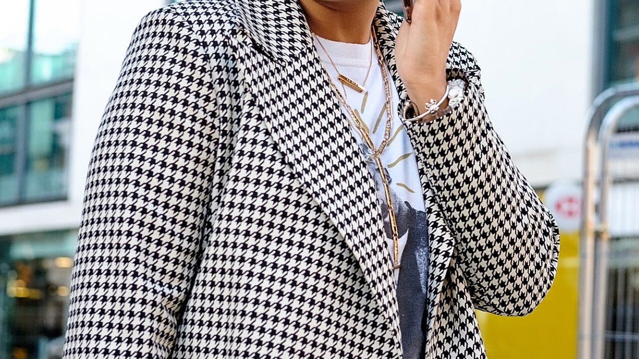 Illustratie voor: Zo draag jij… dé boyfriend blazer