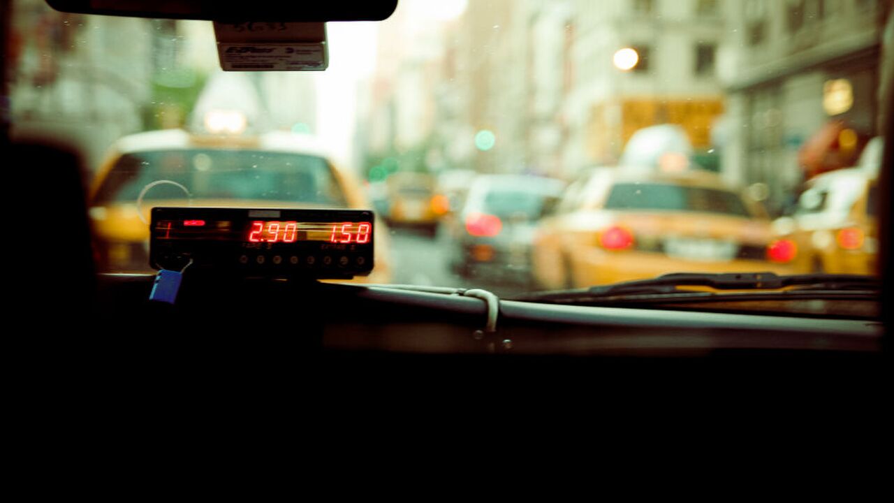 Illustratie voor: Van een beugel tot naaimachine: dit zijn de vreemdste gevonden voorwerpen in een Uber