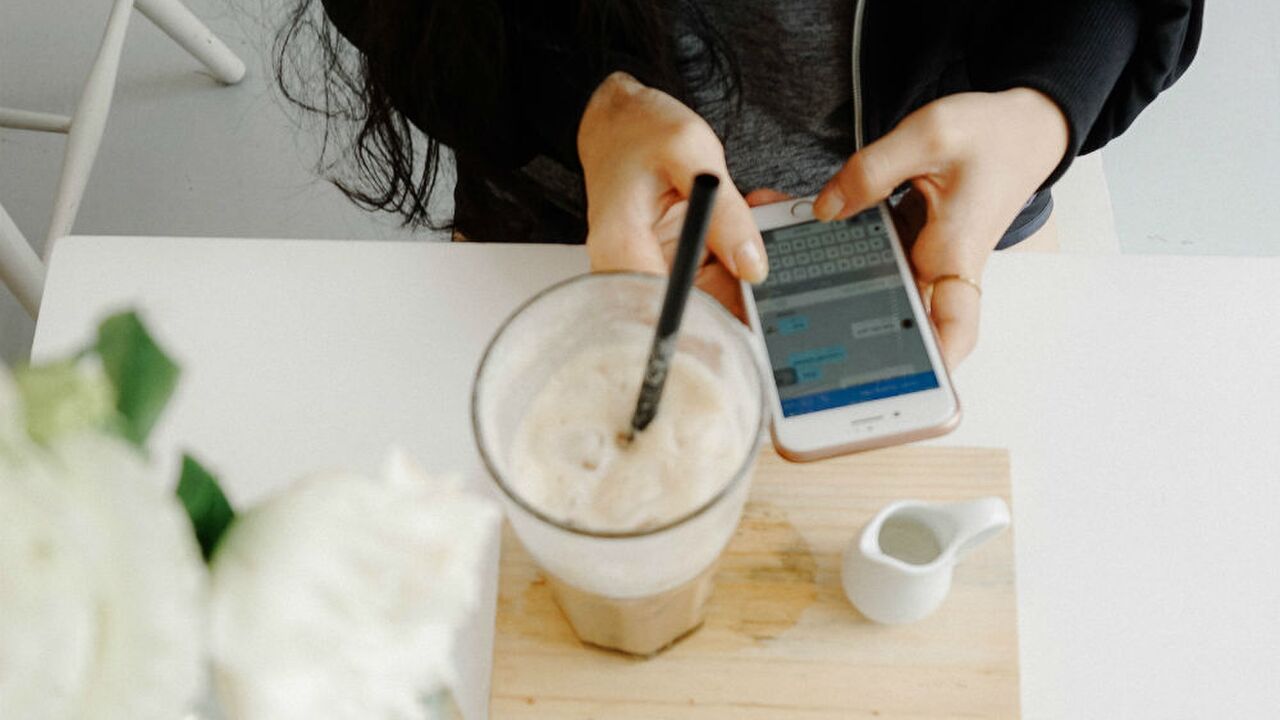 Illustratie voor: Tinder blijft nog steeds de populairste dating app in Nederland