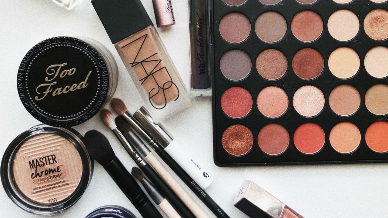 Illustratie voor: Zo voeg je de lente toe aan je beauty look