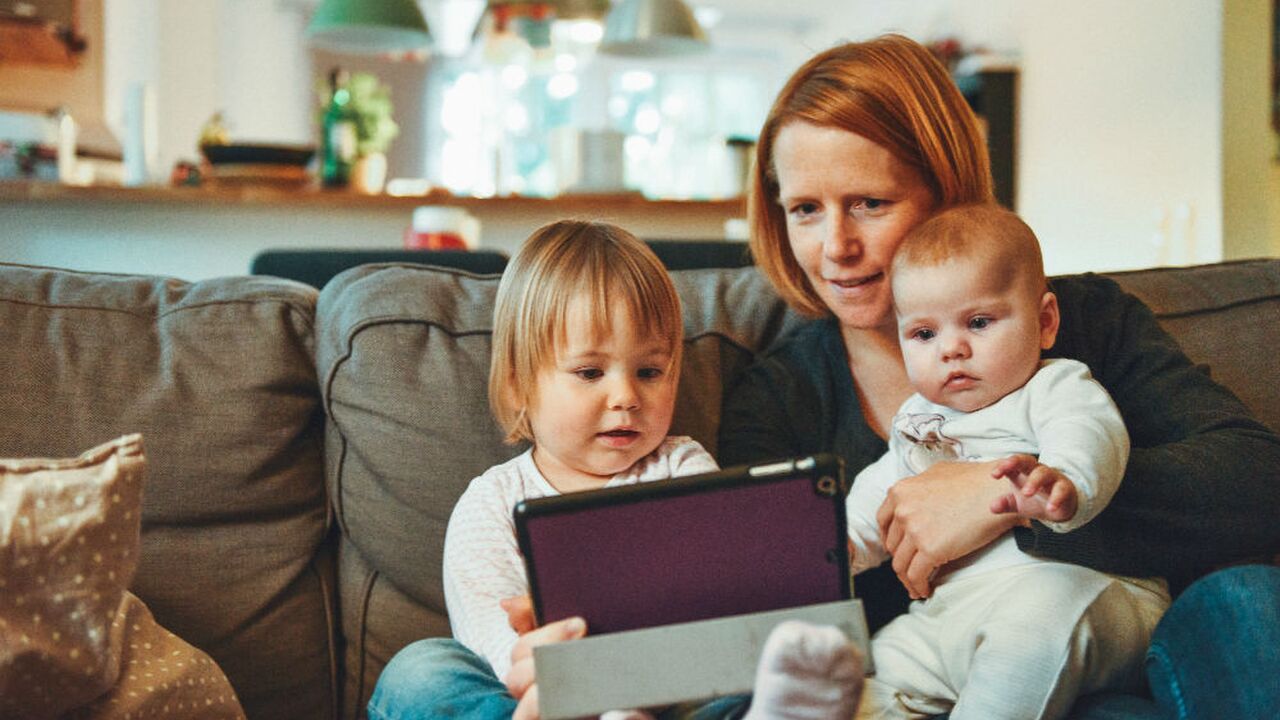 Illustratie voor: Waarom beeldschermgebruik moet worden verminderd bij jongeren