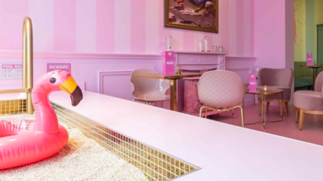 Illustratie voor: Hier wil je naartoe: een roze paradijs in de Parel van het Zuiden