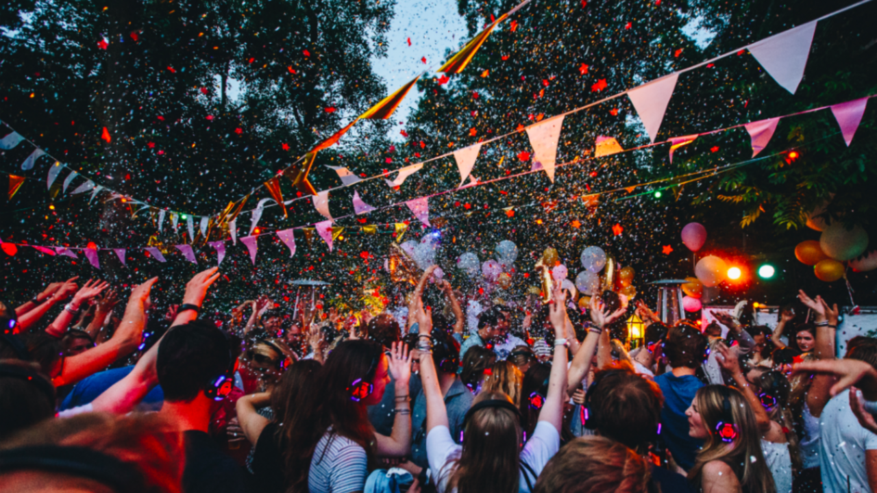 Illustratie voor: Een silent disco mini-festival in hartje Amsterdam