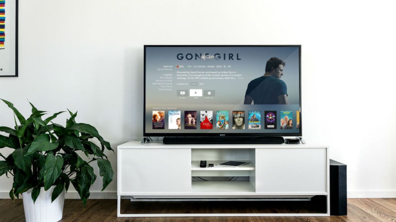 Illustratie voor: Zo wis je je Netflix kijkgeschiedenis zodat niemand achter jou ‘slechte filmsmaak’ komt