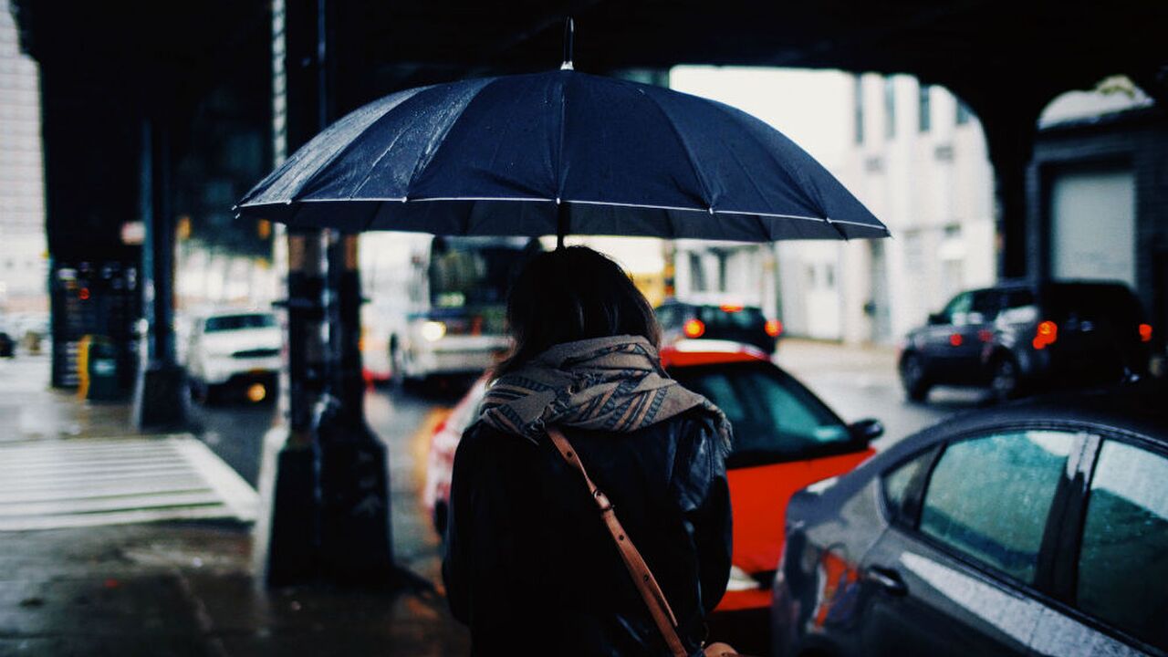 Illustratie voor: Regen in de zomer: zo zorg je dat het alsnog leuk blijft